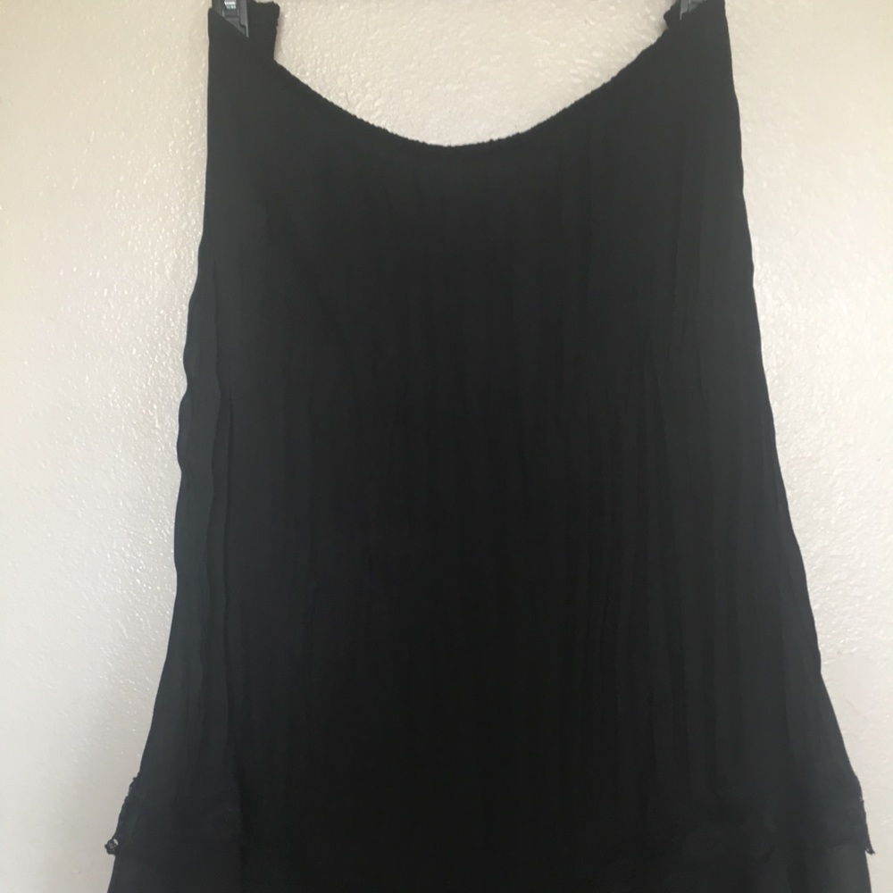 Beautiful black skirt (Robbie Bee)